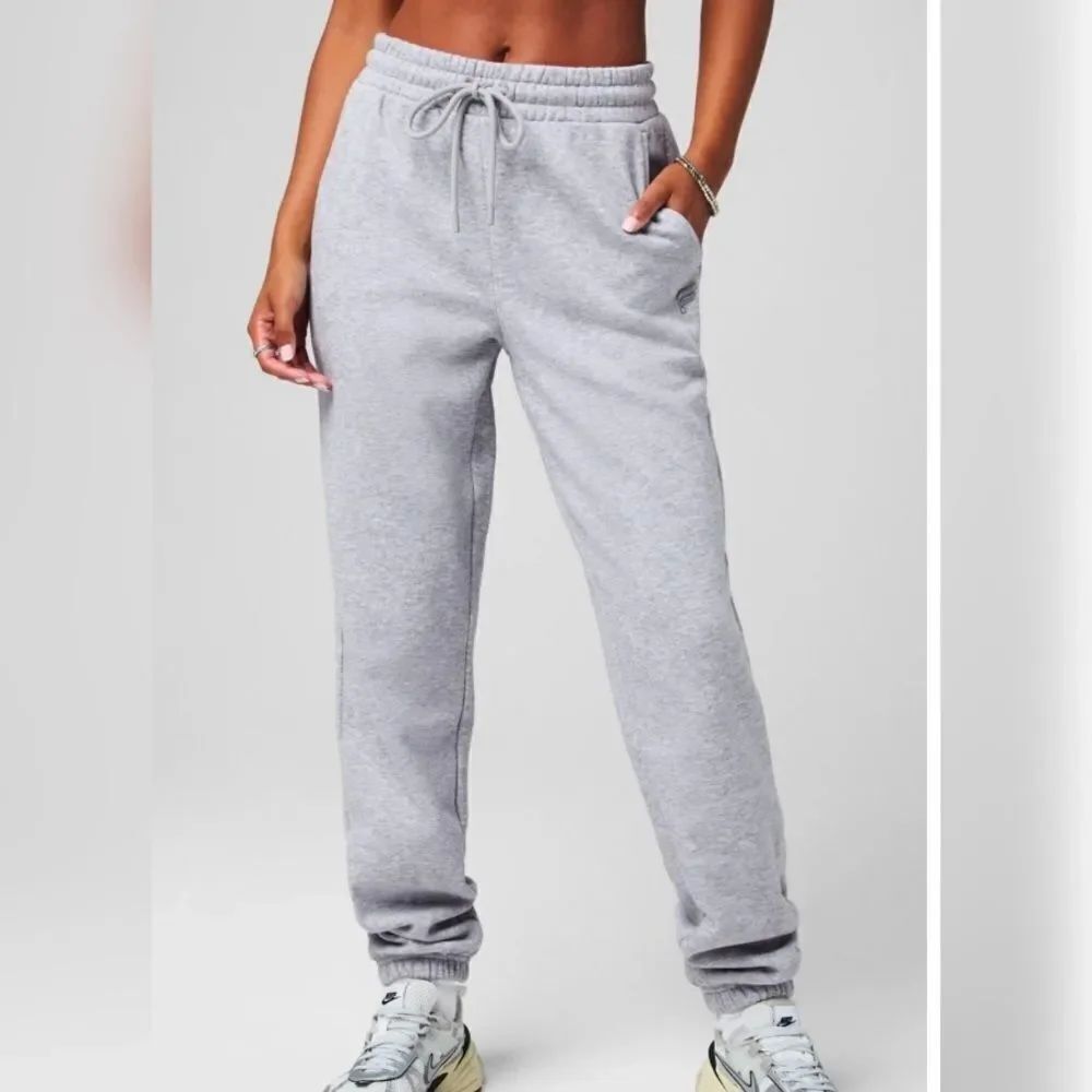 Fabletics Cozy Fleece Go-To Sweatpant - Gray